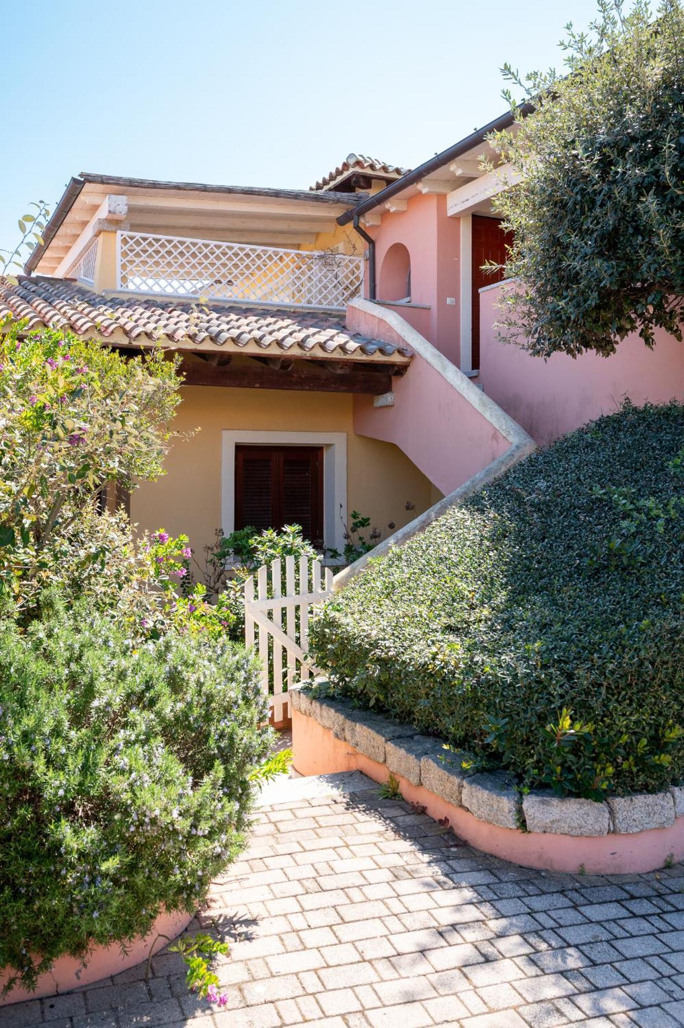 S'Abba Seafront Apartments - Your House In Sardinia Гольфо-Аранчи Экстерьер фото